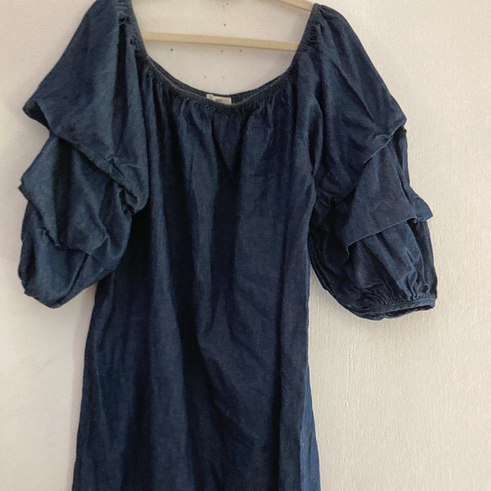 women’s medium dress with ruffled sleeves